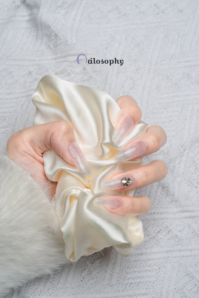 Nailosophy أظافر جيل مضغوطة يدوياً بلون وردي ضوء القمر مع جوهرة قلب | شكل كوفين - Image 4